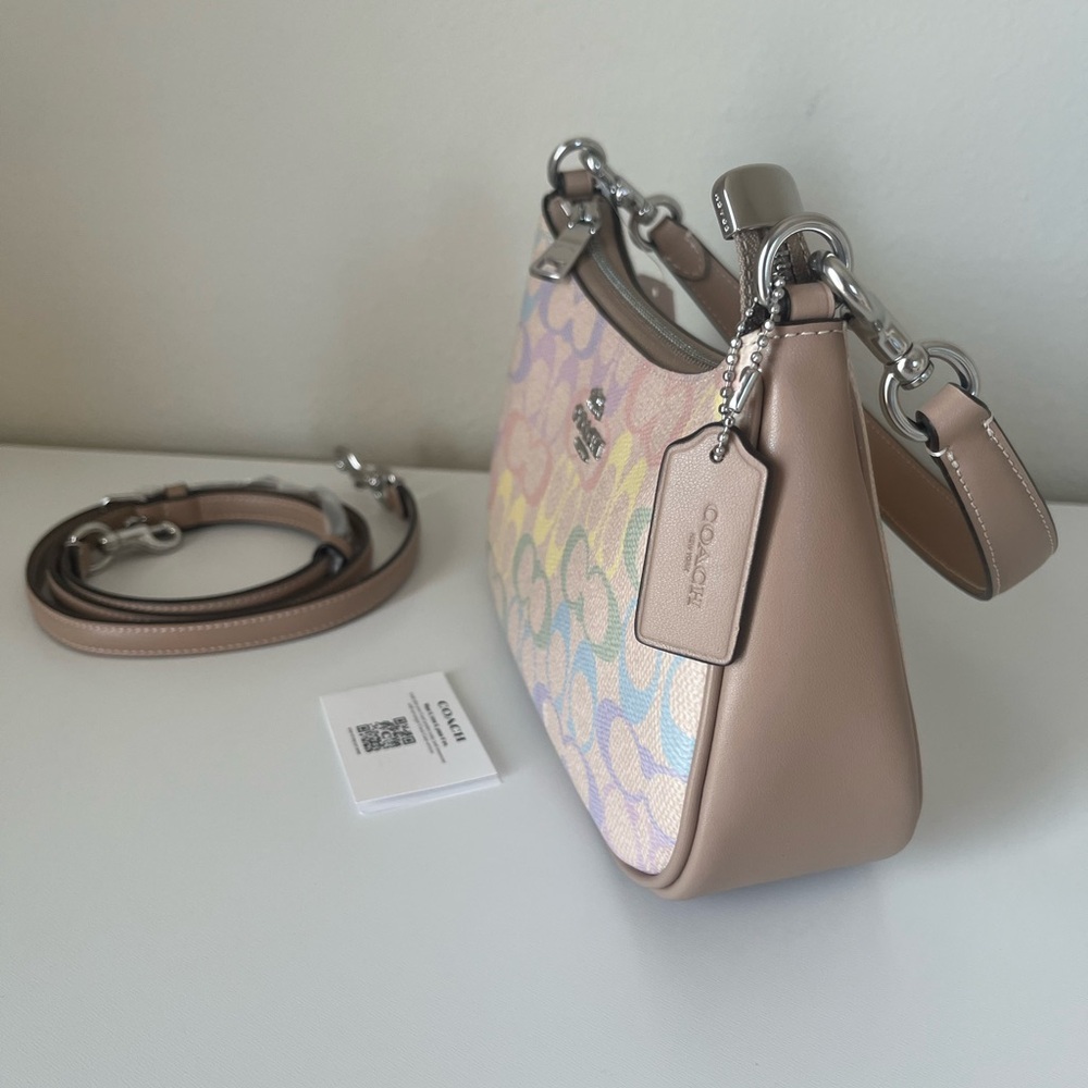 ✅Coach Teri Shoulder Bag In Rainbow Signature Canvas - Picture 4 of 13